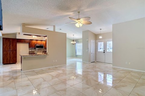 House in Hudson, Florida 3 bedrooms, 150.69 sq.m. № 2097036 - photo 15