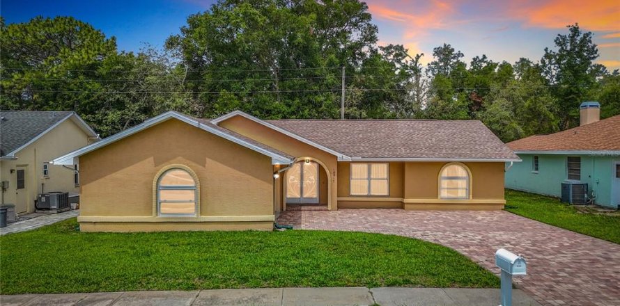 House in Hudson, Florida 3 bedrooms, 150.69 sq.m. № 2097036