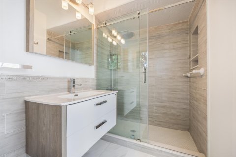 Casa en venta en Miami Beach, Florida, 2 dormitorios, 138.98 m2 № 1852044 - foto 21