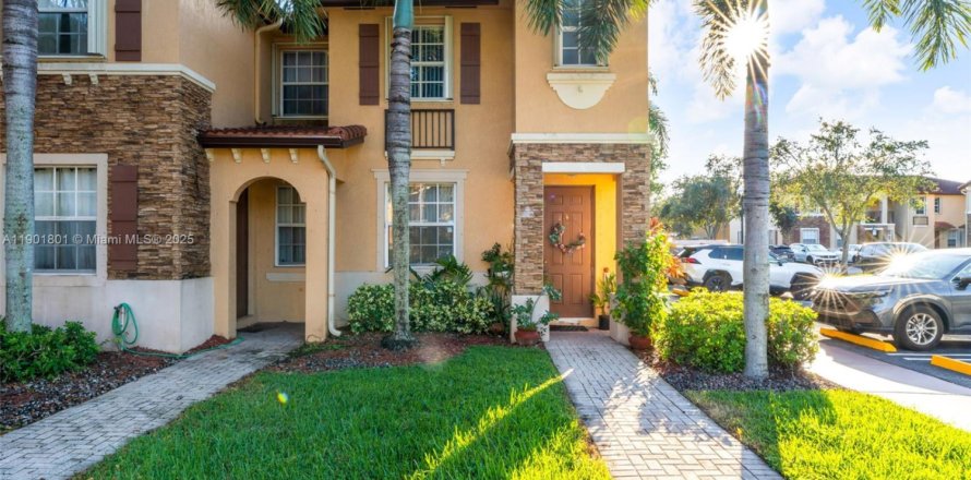 Condominio en Homestead, Florida, 2 dormitorios  № 1954459