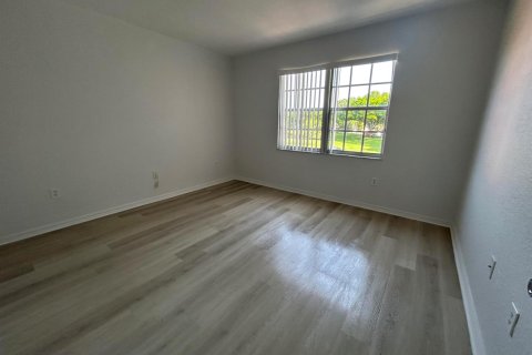 Condo in North Lauderdale, Florida, 1 bedroom  № 2250741 - photo 8