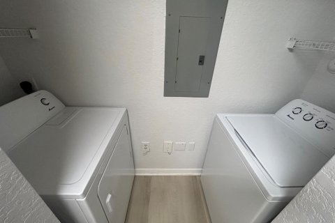 Condo in North Lauderdale, Florida, 1 bedroom  № 2250741 - photo 12