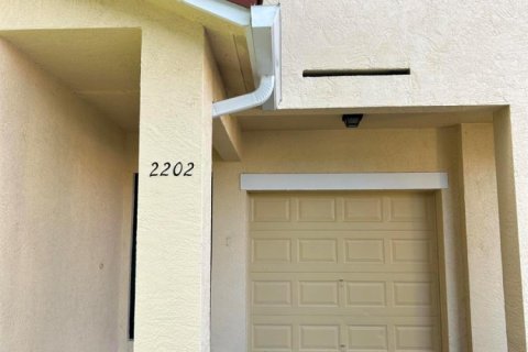 Condo in North Lauderdale, Florida, 1 bedroom  № 2250741 - photo 3