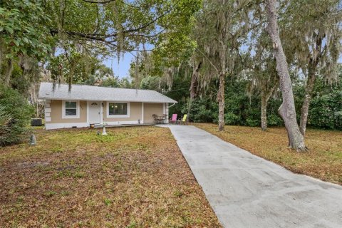House in Mount Dora, Florida 3 bedrooms, 92.9 sq.m. № 2230034 - photo 2
