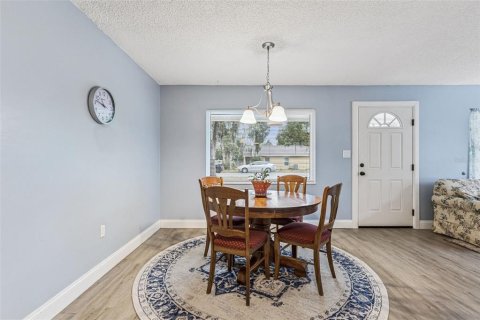 House in Mount Dora, Florida 3 bedrooms, 92.9 sq.m. № 2230034 - photo 8