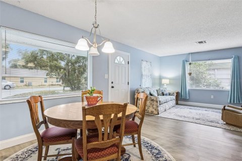 House in Mount Dora, Florida 3 bedrooms, 92.9 sq.m. № 2230034 - photo 11