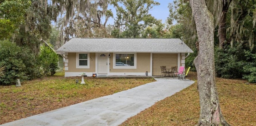 House in Mount Dora, Florida 3 bedrooms, 92.9 sq.m. № 2230034