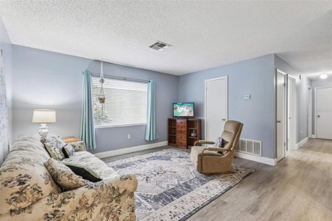 House in Mount Dora, Florida 3 bedrooms, 92.9 sq.m. № 2230034 - photo 6