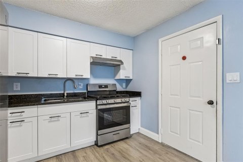 House in Mount Dora, Florida 3 bedrooms, 92.9 sq.m. № 2230034 - photo 12