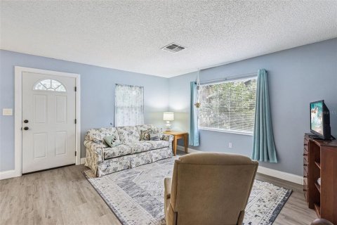 House in Mount Dora, Florida 3 bedrooms, 92.9 sq.m. № 2230034 - photo 4