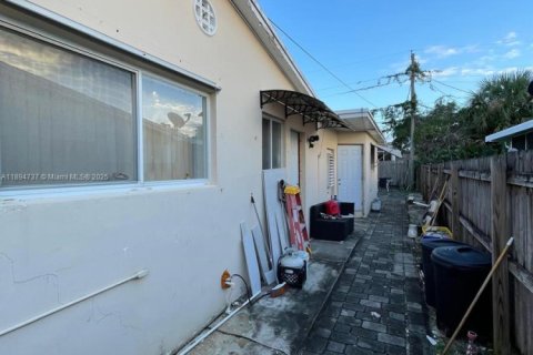 House in Lake Worth, Florida 3 bedrooms, 114.55 sq.m. № 1947190 - photo 19