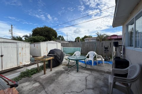 House in Lake Worth, Florida 3 bedrooms, 114.55 sq.m. № 1947190 - photo 26