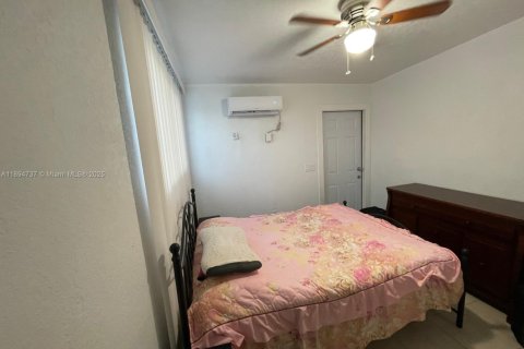 House in Lake Worth, Florida 3 bedrooms, 114.55 sq.m. № 1947190 - photo 13