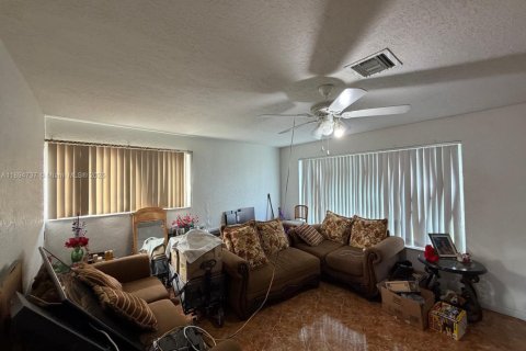 House in Lake Worth, Florida 3 bedrooms, 114.55 sq.m. № 1947190 - photo 4