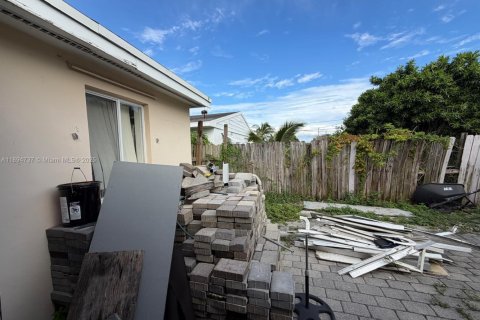 House in Lake Worth, Florida 3 bedrooms, 114.55 sq.m. № 1947190 - photo 29