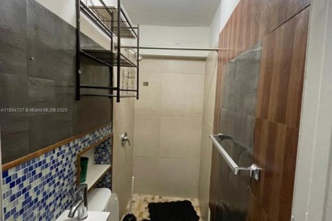 House in Lake Worth, Florida 3 bedrooms, 114.55 sq.m. № 1947190 - photo 15