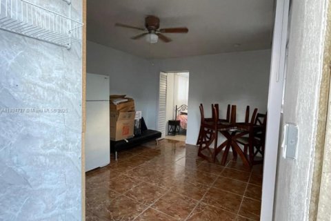 House in Lake Worth, Florida 3 bedrooms, 114.55 sq.m. № 1947190 - photo 17