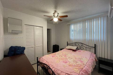 House in Lake Worth, Florida 3 bedrooms, 114.55 sq.m. № 1947190 - photo 14