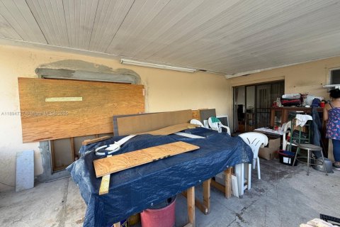 House in Lake Worth, Florida 3 bedrooms, 114.55 sq.m. № 1947190 - photo 27