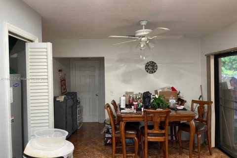 House in Lake Worth, Florida 3 bedrooms, 114.55 sq.m. № 1947190 - photo 7