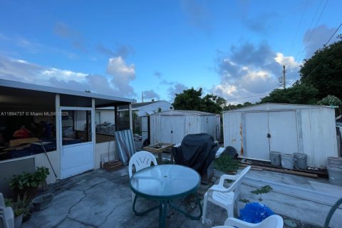 House in Lake Worth, Florida 3 bedrooms, 114.55 sq.m. № 1947190 - photo 9