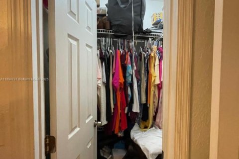 House in Lake Worth, Florida 3 bedrooms, 114.55 sq.m. № 1947190 - photo 8