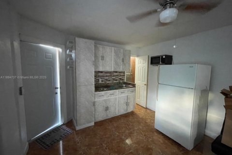 House in Lake Worth, Florida 3 bedrooms, 114.55 sq.m. № 1947190 - photo 16
