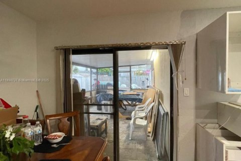 House in Lake Worth, Florida 3 bedrooms, 114.55 sq.m. № 1947190 - photo 5