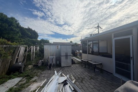 House in Lake Worth, Florida 3 bedrooms, 114.55 sq.m. № 1947190 - photo 24