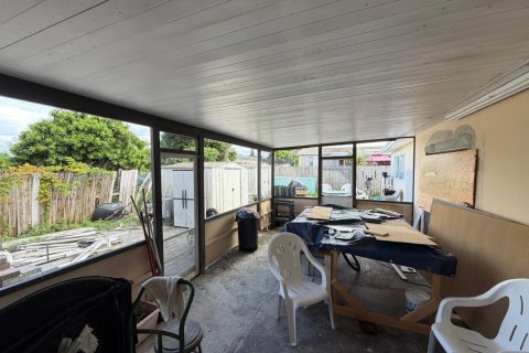 House in Lake Worth, Florida 3 bedrooms, 114.55 sq.m. № 1947190 - photo 30