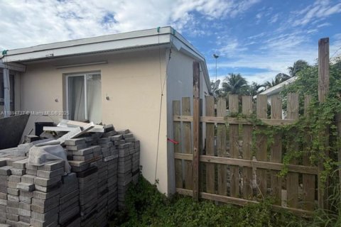 House in Lake Worth, Florida 3 bedrooms, 114.55 sq.m. № 1947190 - photo 25