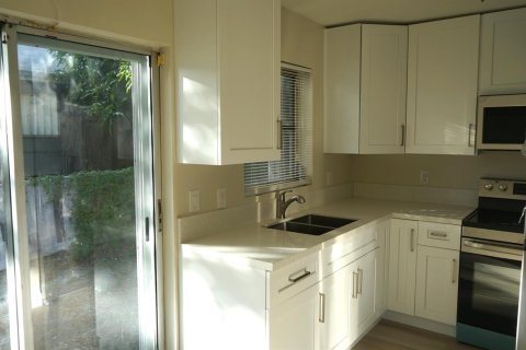 Appartement à louer à Hollywood, Floride: 2 chambres, 77.29 m2 № 2085787 - photo 3