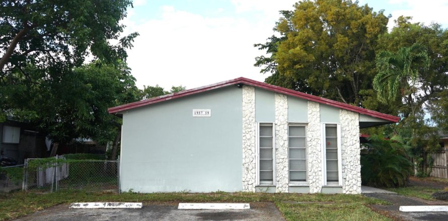 Appartement à Hollywood, Floride 2 chambres, 77.29 m2 № 2085787