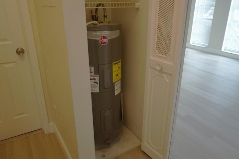 Appartement à louer à Hollywood, Floride: 2 chambres, 77.29 m2 № 2085787 - photo 19