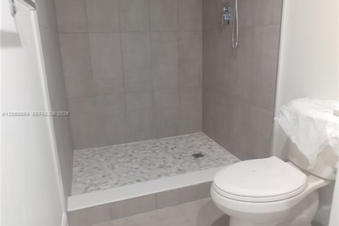Condo in Hallandale Beach, Florida, 1 bedroom  № 2261042 - photo 7
