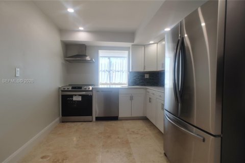 Condo in Hallandale Beach, Florida, 1 bedroom  № 2261042 - photo 3