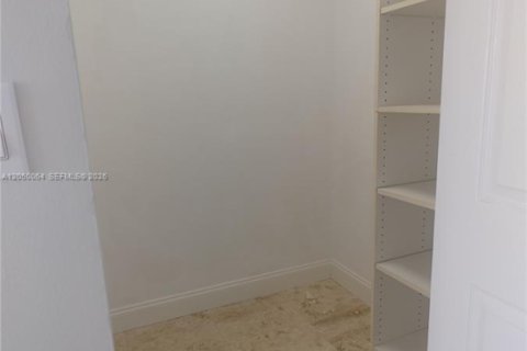 Condo in Hallandale Beach, Florida, 1 bedroom  № 2261042 - photo 12