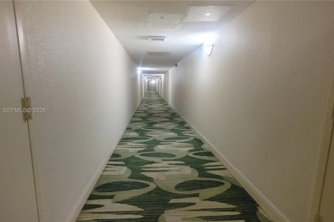 Condo in Hallandale Beach, Florida, 1 bedroom  № 2261042 - photo 18
