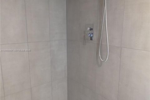 Condo in Hallandale Beach, Florida, 1 bedroom  № 2261042 - photo 9