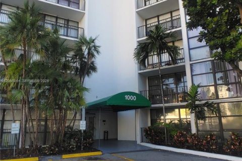 Condo in Hallandale Beach, Florida, 1 bedroom  № 2261042 - photo 14