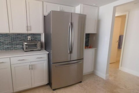 Condo in Hallandale Beach, Florida, 1 bedroom  № 2261042