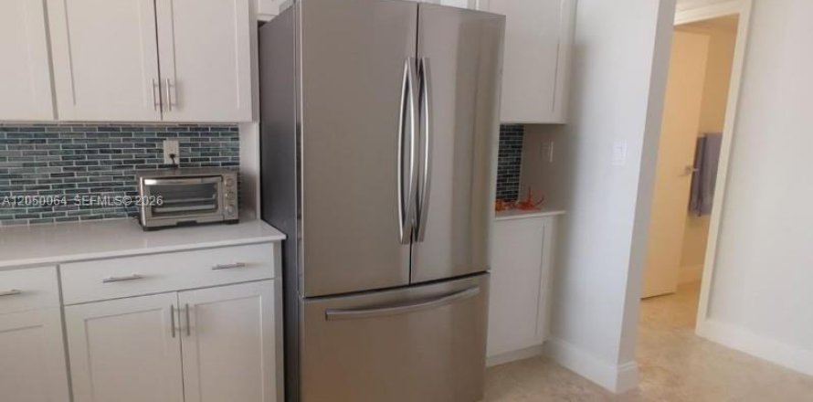 Condo in Hallandale Beach, Florida, 1 bedroom  № 2261042