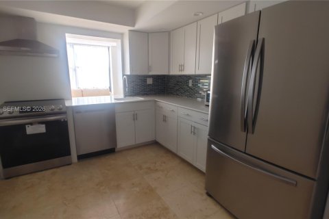Condo in Hallandale Beach, Florida, 1 bedroom  № 2261042 - photo 2