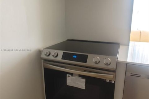 Condo in Hallandale Beach, Florida, 1 bedroom  № 2261042 - photo 4