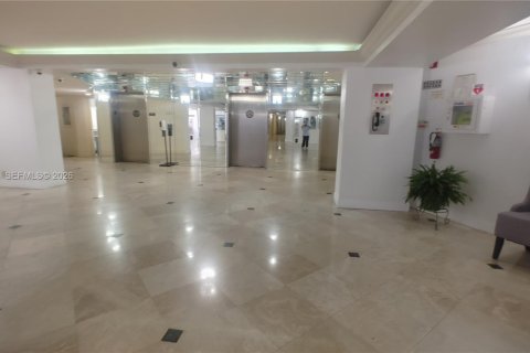 Condo in Hallandale Beach, Florida, 1 bedroom  № 2261042 - photo 28