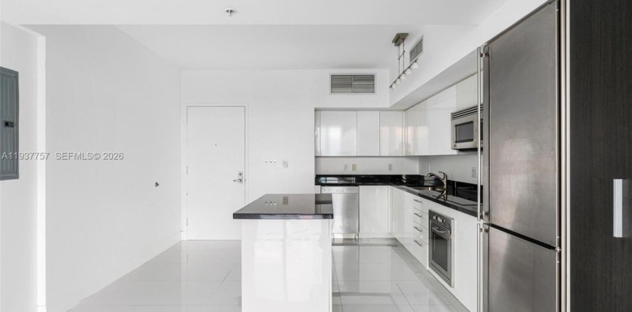 Condo in Miami, Florida, 1 bedroom № 2060106