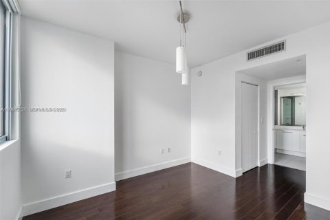 Condo in Miami, Florida, 1 bedroom № 2060106 - photo 8