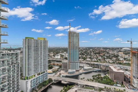 Condo in Miami, Florida, 1 bedroom № 2060106 - photo 2