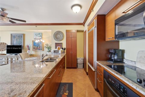 Condo in Hallandale Beach, Florida, 1 bedroom  № 1663382 - photo 10