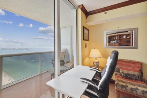 Condo in Hallandale Beach, Florida, 1 bedroom  № 1663382 - photo 6